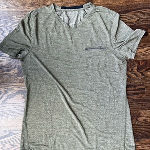 Lululemon Vent Tech v-neck men's tshirt - size L
